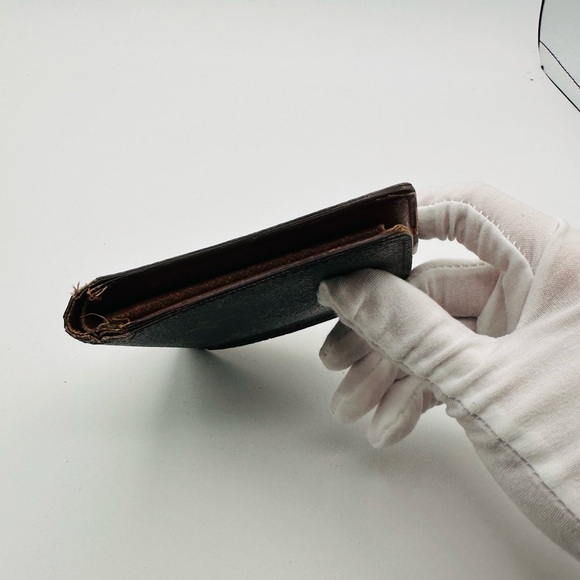 Louis Vuitton bi fold Wallet - Picture 2 of 9